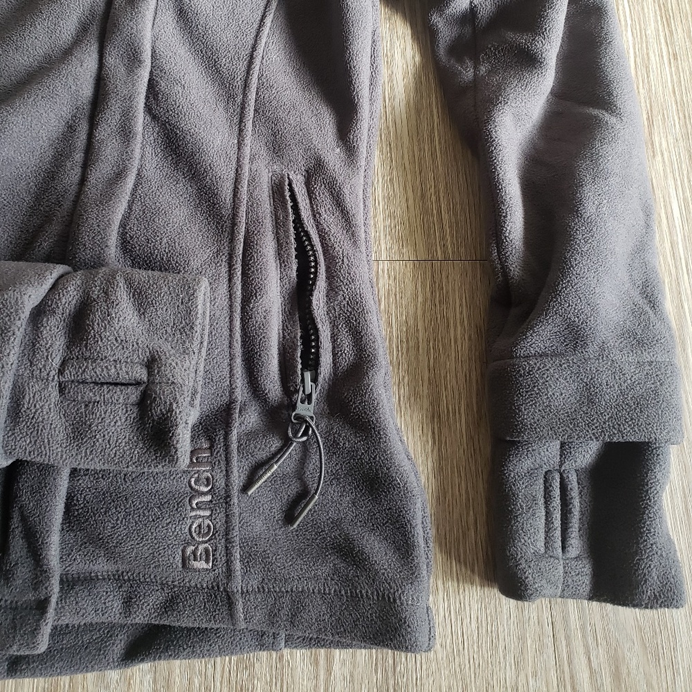 Bench asymmetrical zip up - Picture 3 of 6
